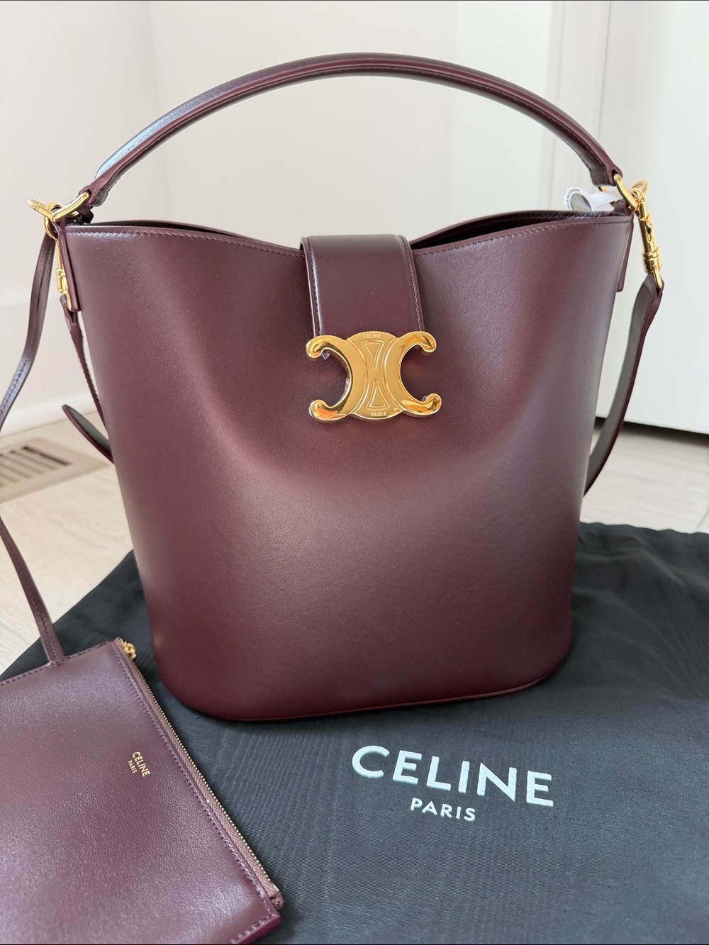 Brand New - Celine Medium Bucket Louise Bag in Burgundy - Picture 2 of 10